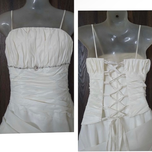 White gown - Picture 2 of 4